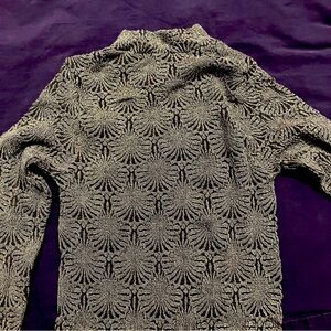 Fitted low turtle neck